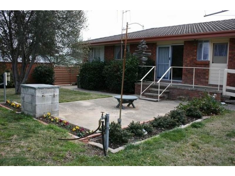 4 CLEMENT PLACE, Macgregor ACT 2615