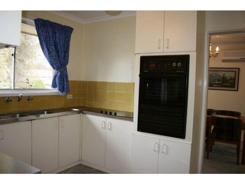 4 CLEMENT PLACE, Macgregor ACT 2615