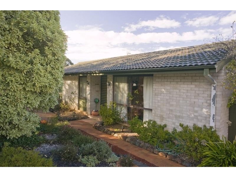 4 Wayal Place, Giralang ACT 2617