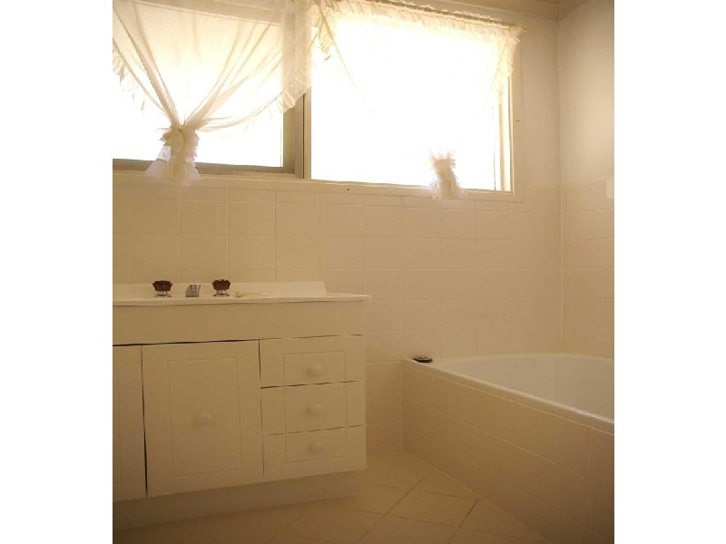 8 GINGANA PLACE, Aranda ACT 2614