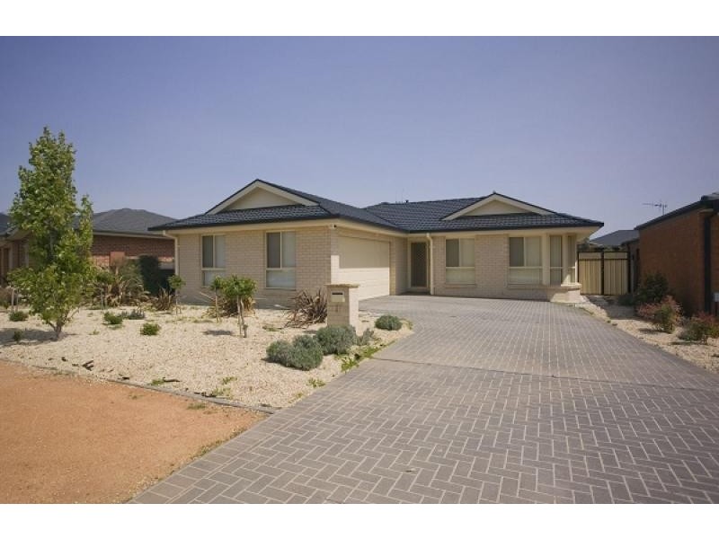 16 Lovely Close, Dunlop ACT 2615