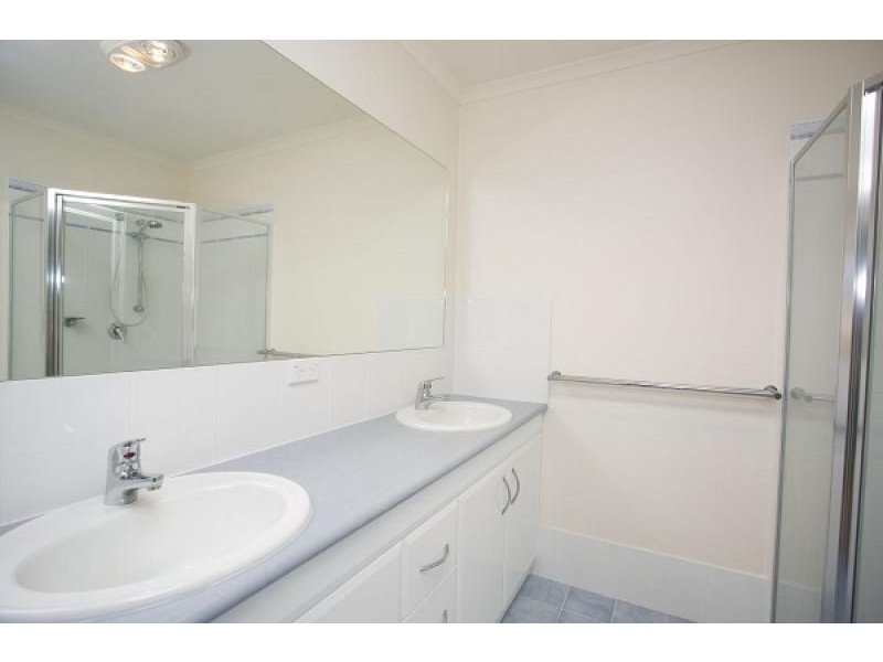 16 Lovely Close, Dunlop ACT 2615