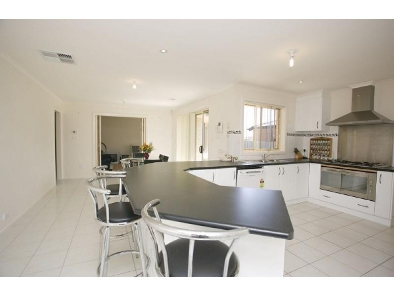 16 Lovely Close, Dunlop ACT 2615