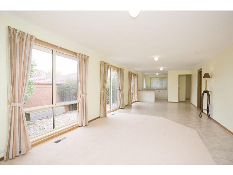 11 Lockhart Place, Amaroo ACT 2914