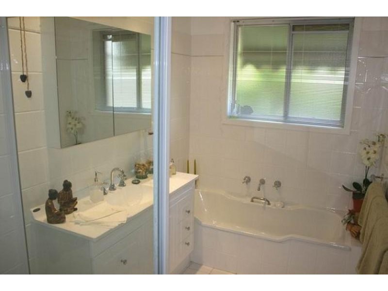 11 Gibbes Place, Weetangera ACT 2614