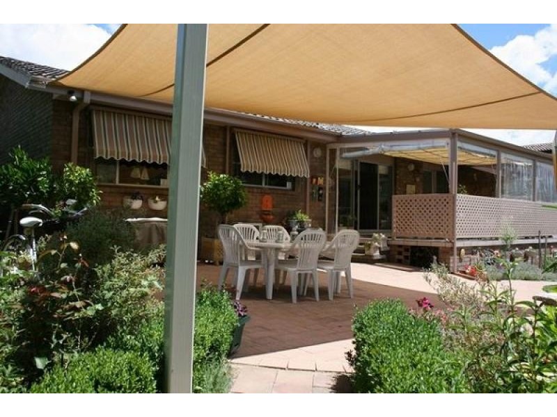 11 Gibbes Place, Weetangera ACT 2614
