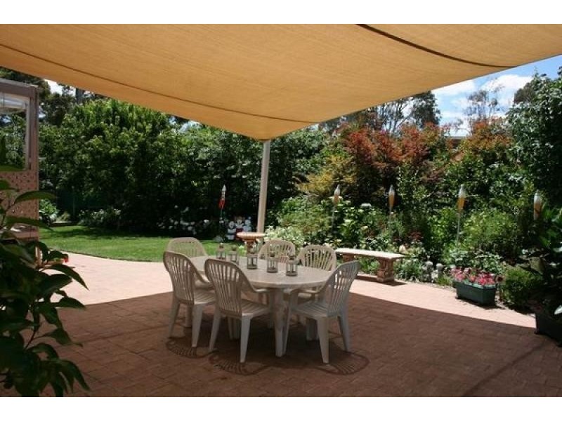 11 Gibbes Place, Weetangera ACT 2614