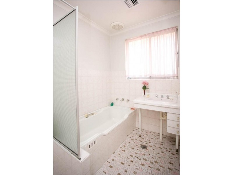 28 Mathieson Crescent, Weetangera ACT 2614
