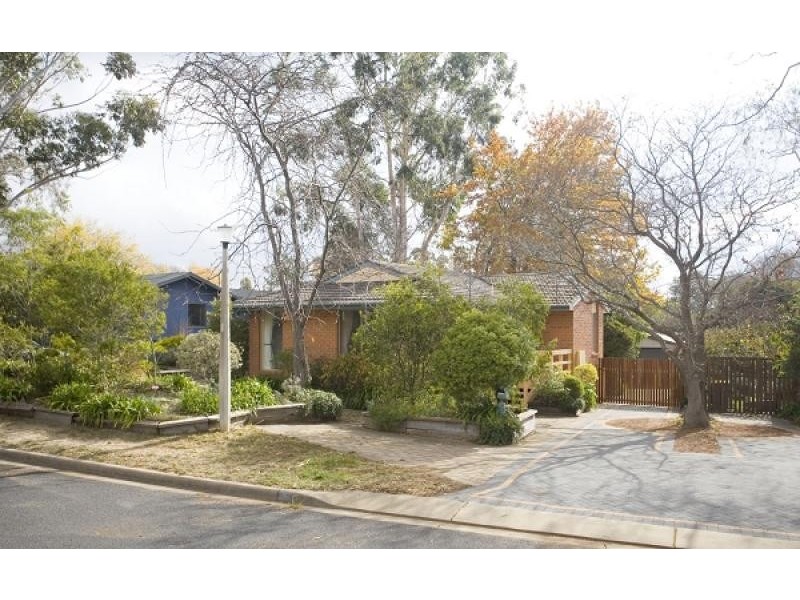 6 GRYLLS CRESCENT, Cook ACT 2614