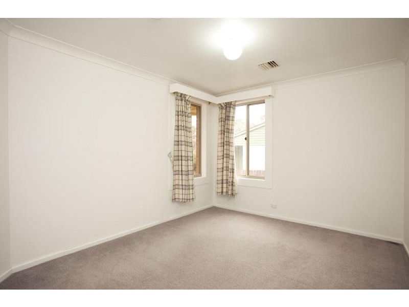 6 GRYLLS CRESCENT, Cook ACT 2614
