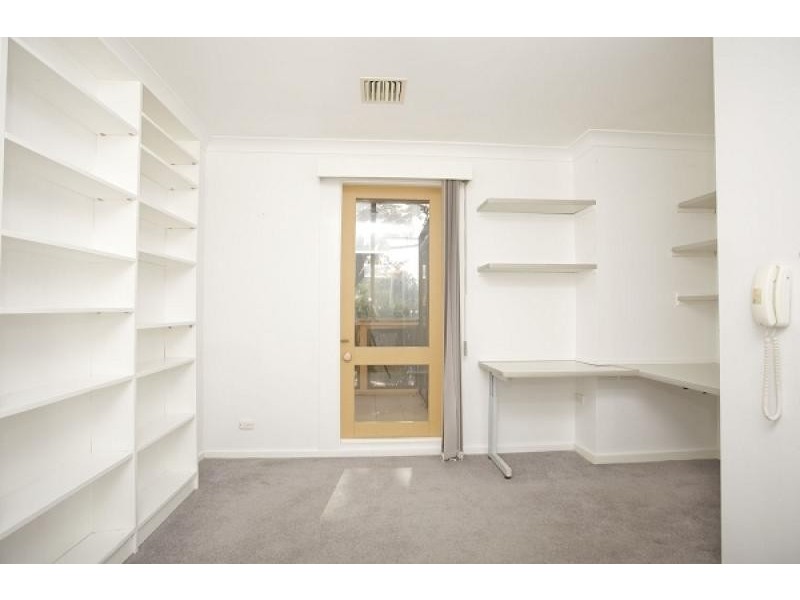 6 GRYLLS CRESCENT, Cook ACT 2614