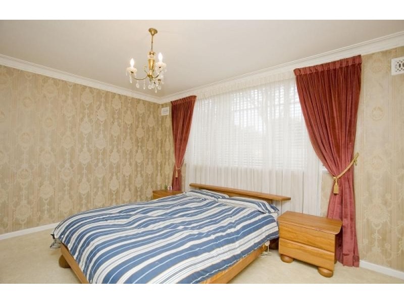 9 Hamelin Crescent, Narrabundah ACT 2604