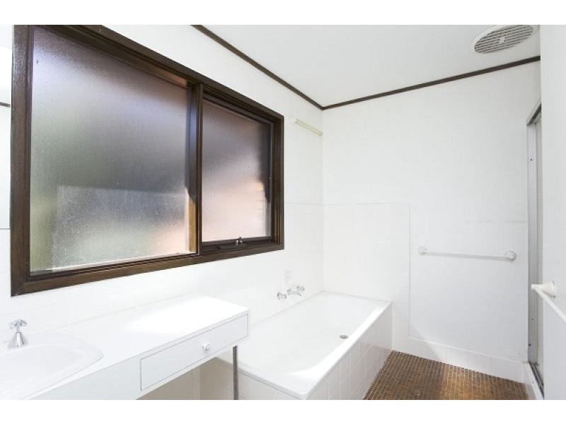 25 Sampson Close, Melba ACT 2615