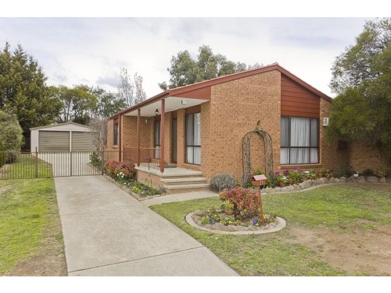 6 Summerville Crescent, Florey ACT 2615