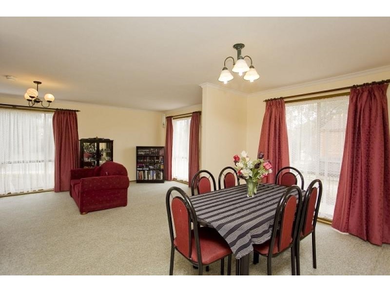 6 Summerville Crescent, Florey ACT 2615