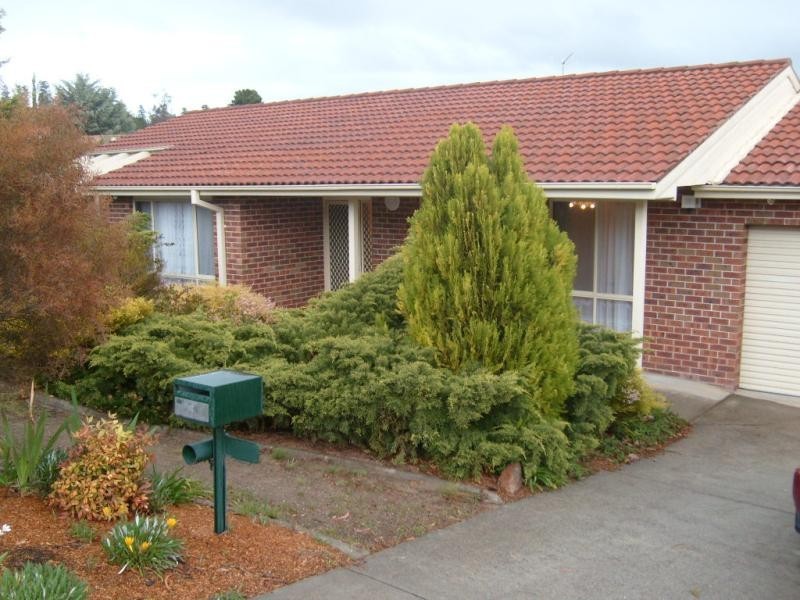 16 Rowntree Crescent, Isaacs ACT 2607