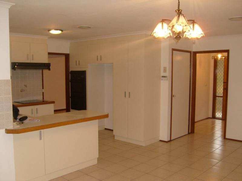 16 Rowntree Crescent, Isaacs ACT 2607