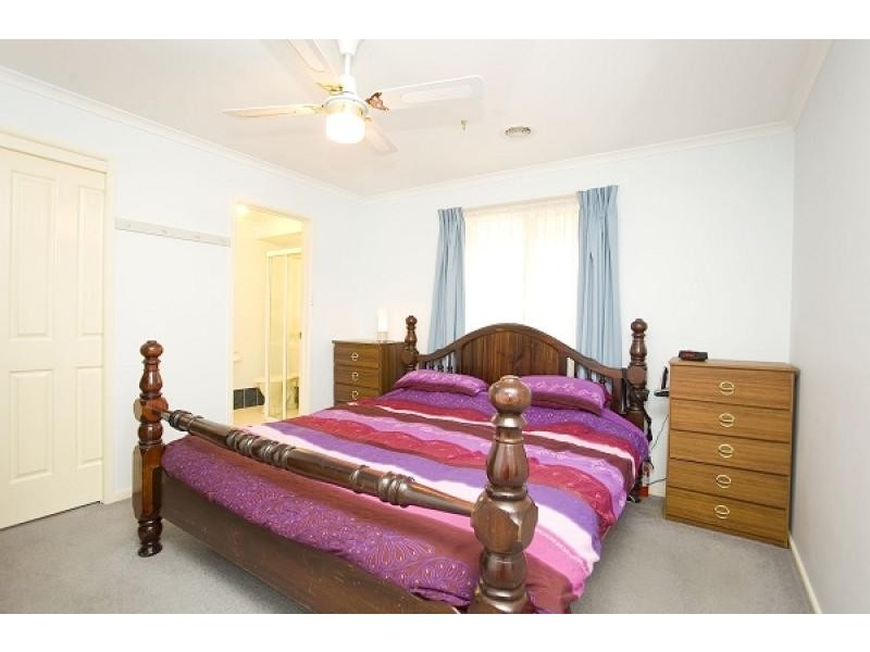11 Dacomb Court, Dunlop ACT 2615