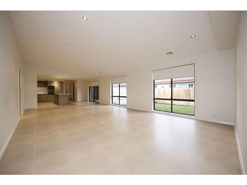 24 Kylie Tennant Street, Franklin ACT 2913