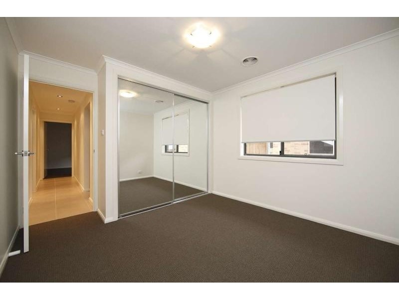 24 Kylie Tennant Street, Franklin ACT 2913