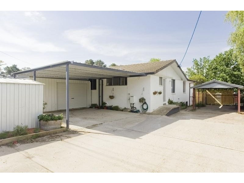34 Lindrum Crescent, Holt ACT 2615