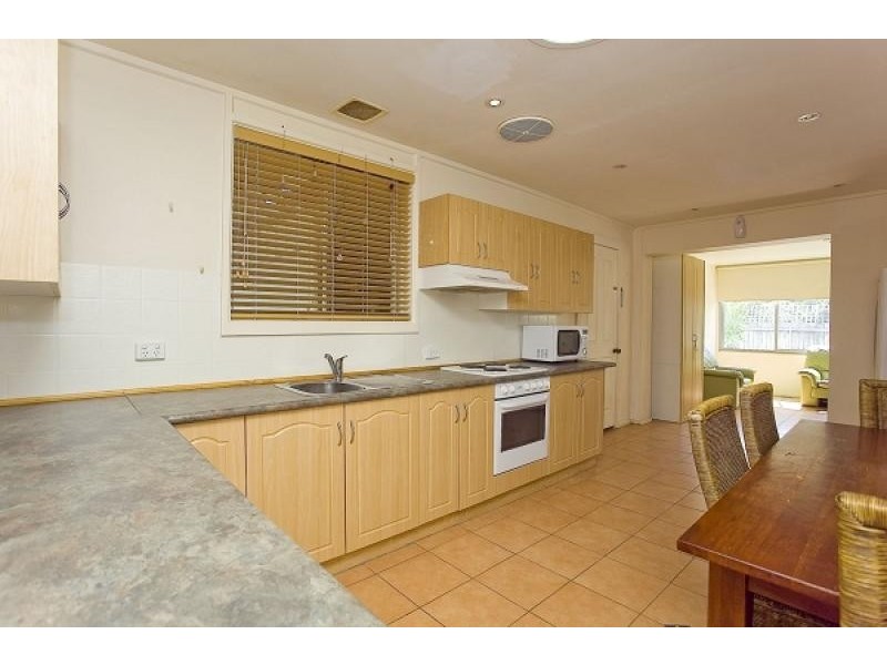 34 Lindrum Crescent, Holt ACT 2615