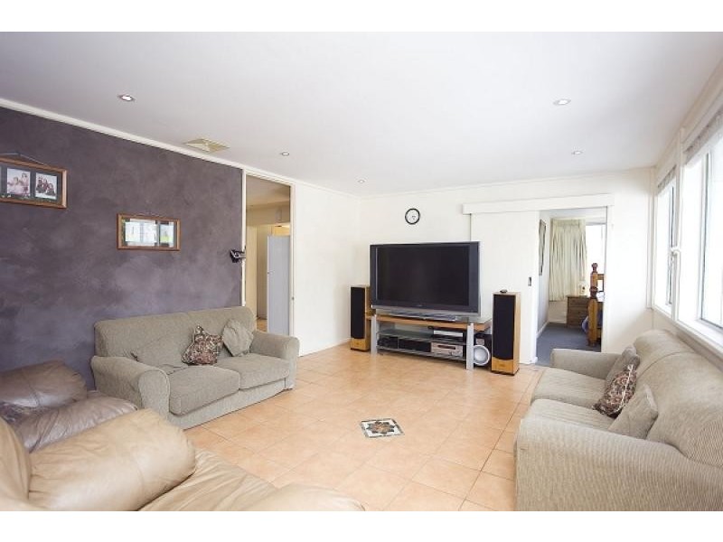 34 Lindrum Crescent, Holt ACT 2615