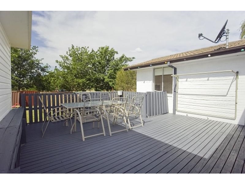 34 Lindrum Crescent, Holt ACT 2615