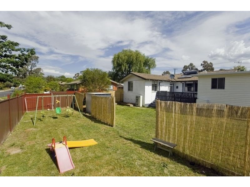 34 Lindrum Crescent, Holt ACT 2615