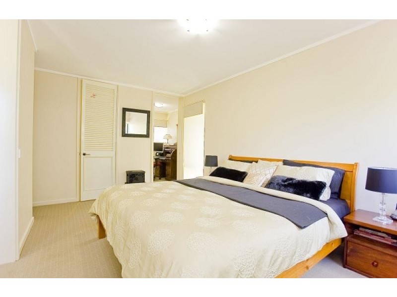 13 Clint Place, Macquarie ACT 2614