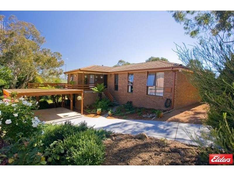8 Neeld Place, Charnwood ACT 2615