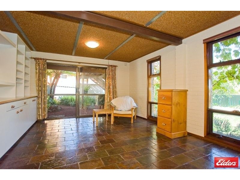 8 Neeld Place, Charnwood ACT 2615