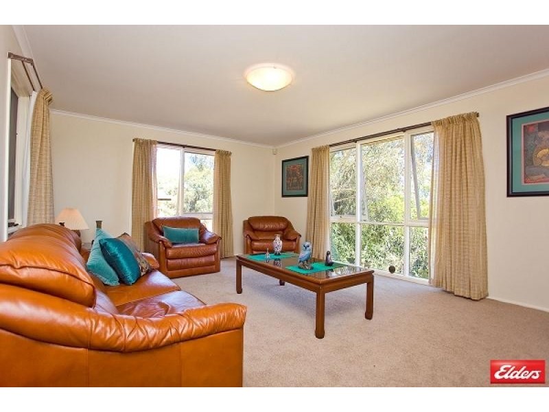 8 Neeld Place, Charnwood ACT 2615