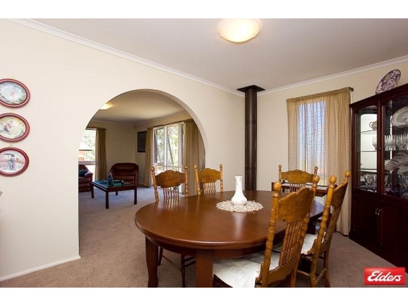8 Neeld Place, Charnwood ACT 2615