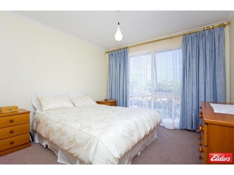 8 Neeld Place, Charnwood ACT 2615