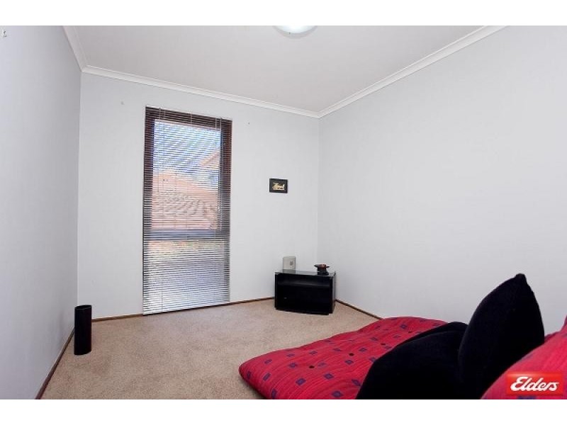 8 Neeld Place, Charnwood ACT 2615