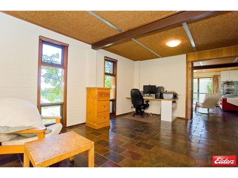 8 Neeld Place, Charnwood ACT 2615