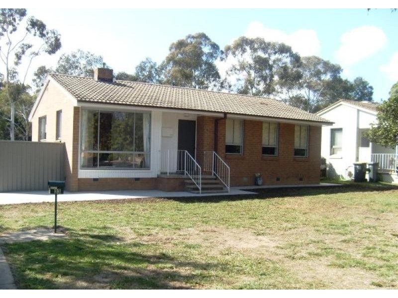 33 Molloy Crescent, Cook ACT 2614