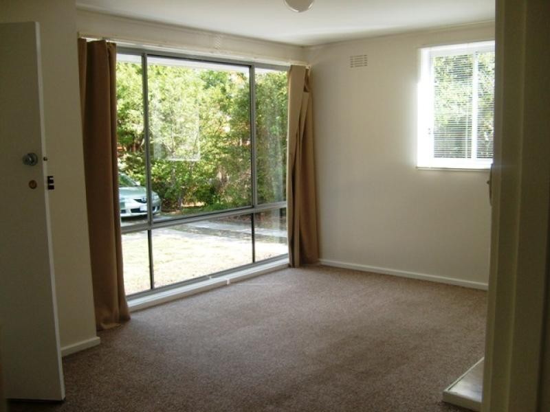 33 Molloy Crescent, Cook ACT 2614
