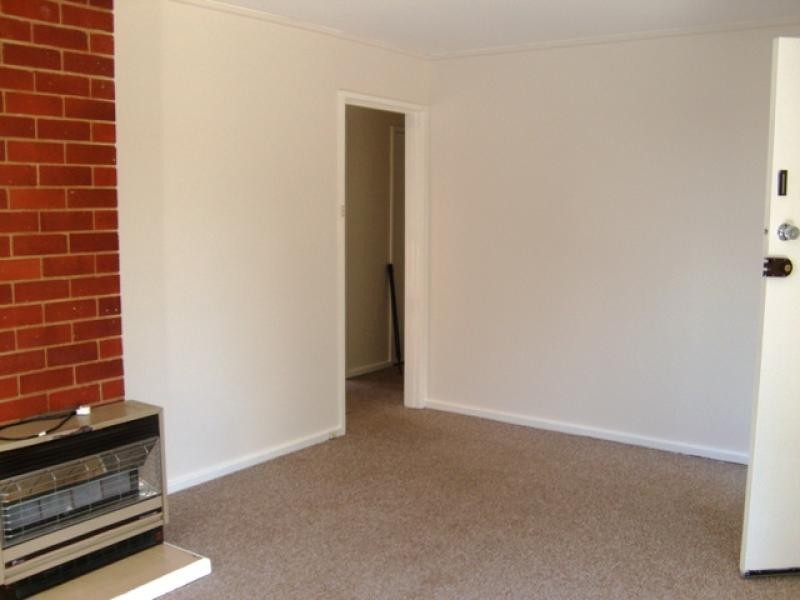 33 Molloy Crescent, Cook ACT 2614