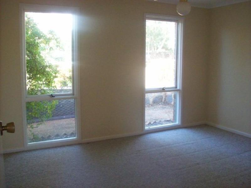 10 Gurner Place, Latham ACT 2615
