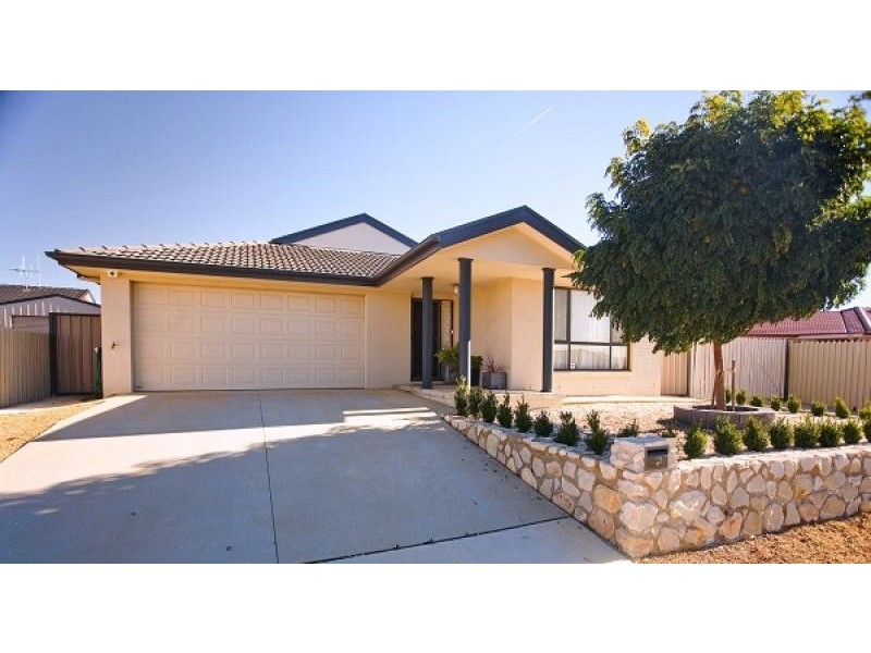 73 Shrivell Circuit, Dunlop ACT 2615