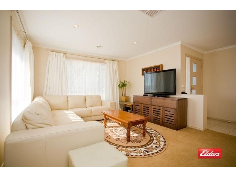 73 Shrivell Circuit, Dunlop ACT 2615
