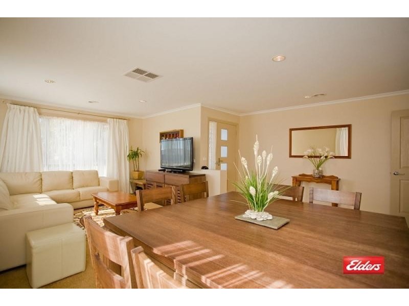 73 Shrivell Circuit, Dunlop ACT 2615