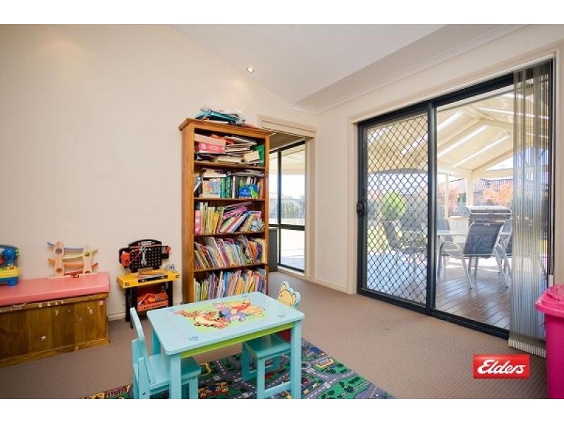 73 Shrivell Circuit, Dunlop ACT 2615