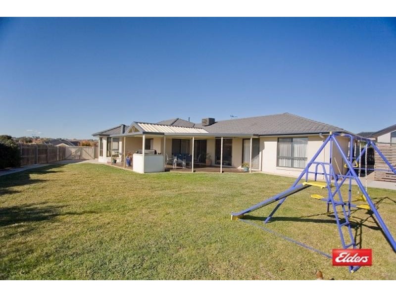 73 Shrivell Circuit, Dunlop ACT 2615