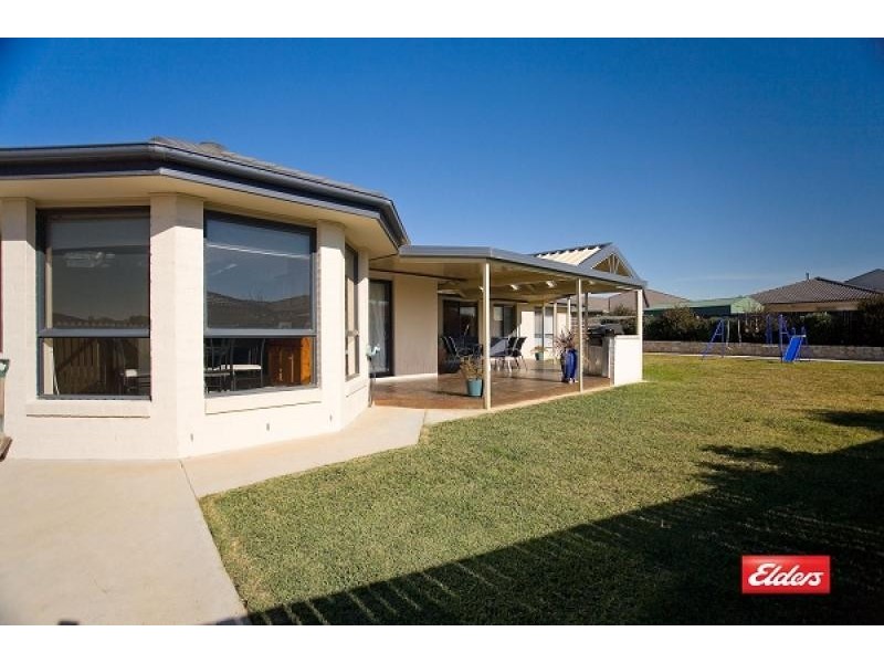 73 Shrivell Circuit, Dunlop ACT 2615