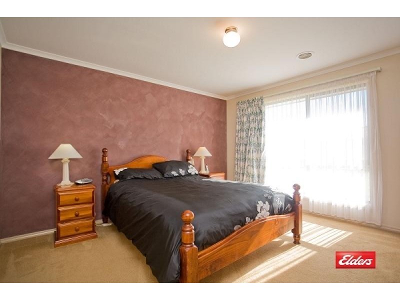 73 Shrivell Circuit, Dunlop ACT 2615