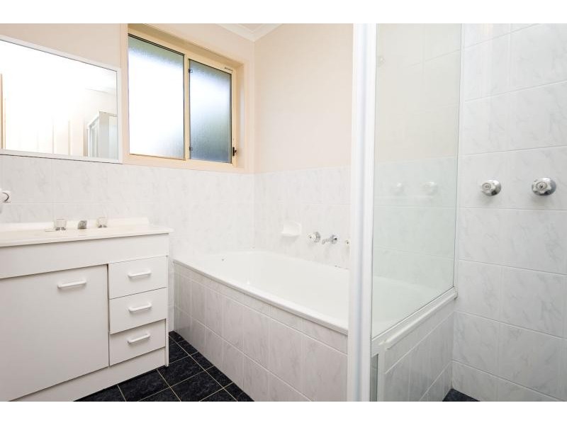 14 Dacomb Court, Dunlop ACT 2615