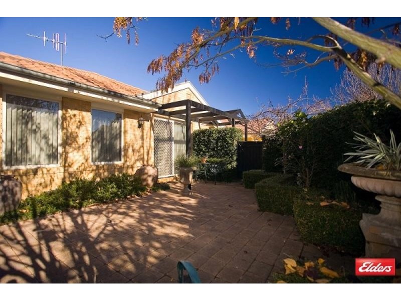 8 Carnall Close, Holt ACT 2615
